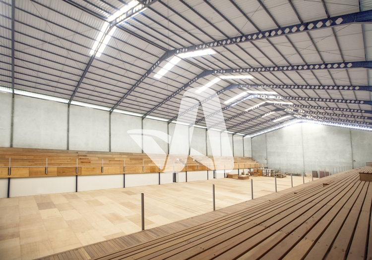 atap alderon translucent semi transparan di gor lapangan olahraga indoor